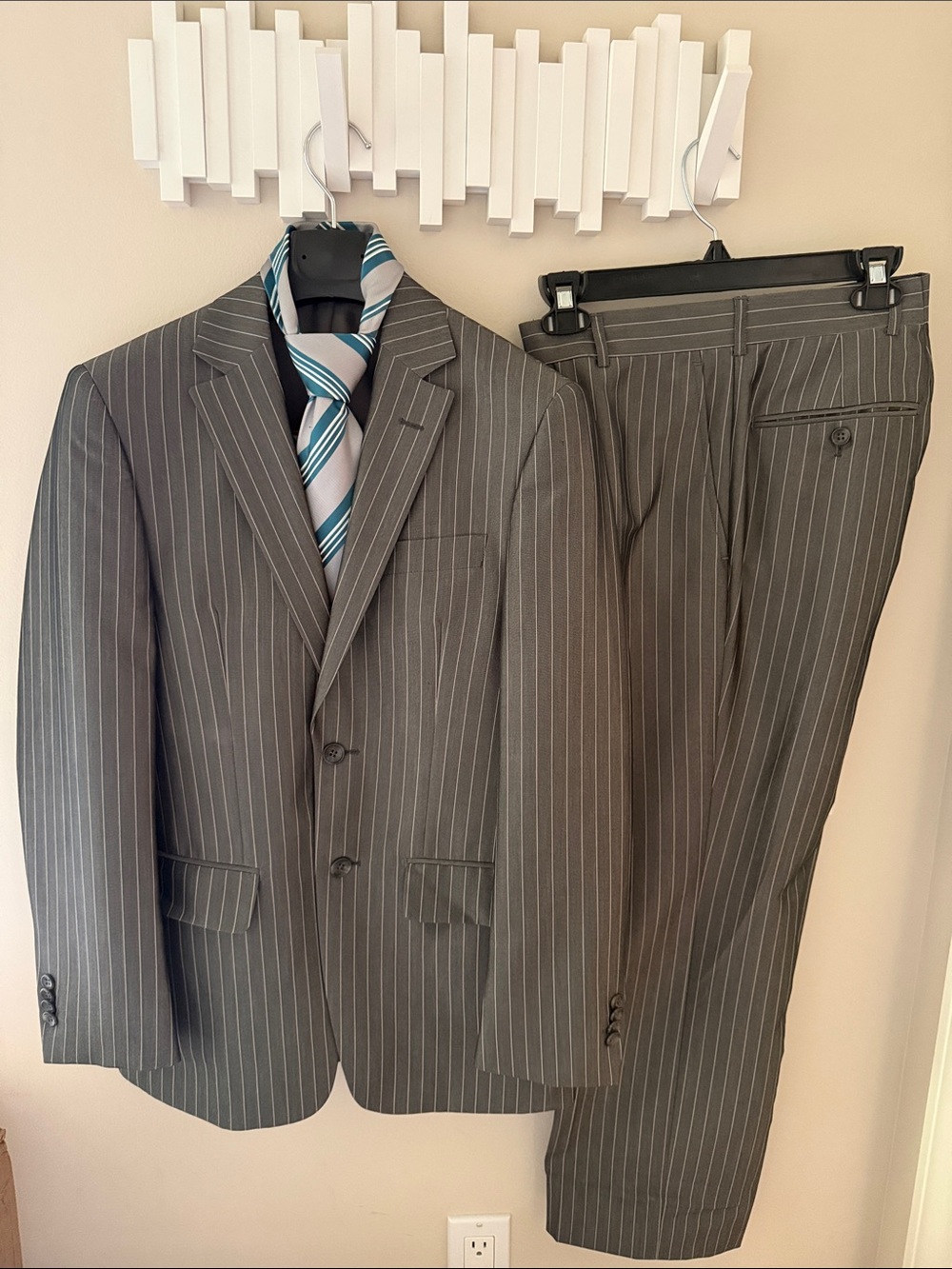 Per Gruppo Stars Canada Gray Pinstripe Suit 2 Pc 38R Jacket 27x29 Pants Silk Tie